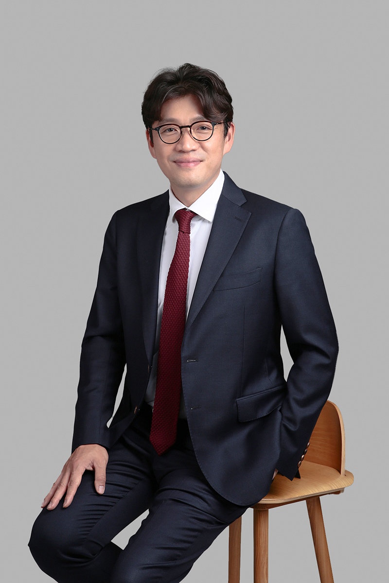 김유돈 프로필- w-1-b 복사.jpg