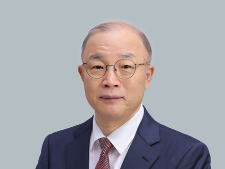 《성찰과 사유의 여적》 김용섭 저자 “법은 인문의 뿌리에 닿을 때 비로소 온전한 규범이 된다”